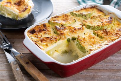 Thumbnail for 🔥 Gratinirane bučke z zelišči in sirom – najboljši poletni recept z vrta 🥒🧀