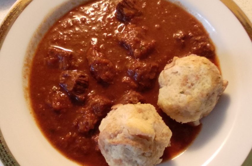 sočen goveji golaž recept