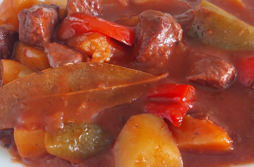 zelenjavno mesna enolončnica s svinjskim mesom