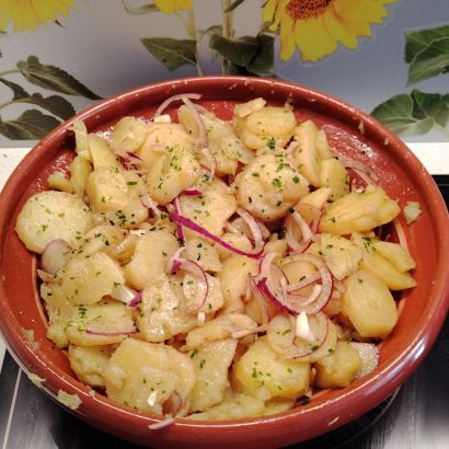 krompirjeva solata z bučnim oljem