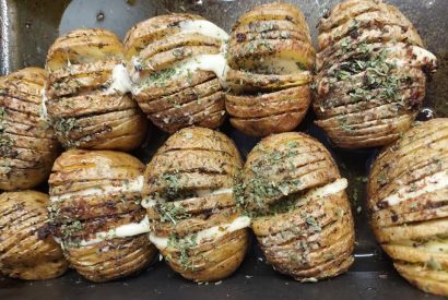 Thumbnail for 🥔 Pečen mlad krompirček nadevan s sirom – sočen, zlatorjav in hrustljav! 🧀