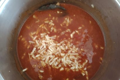 kako zgostimo golaž z naribanim jabolkom